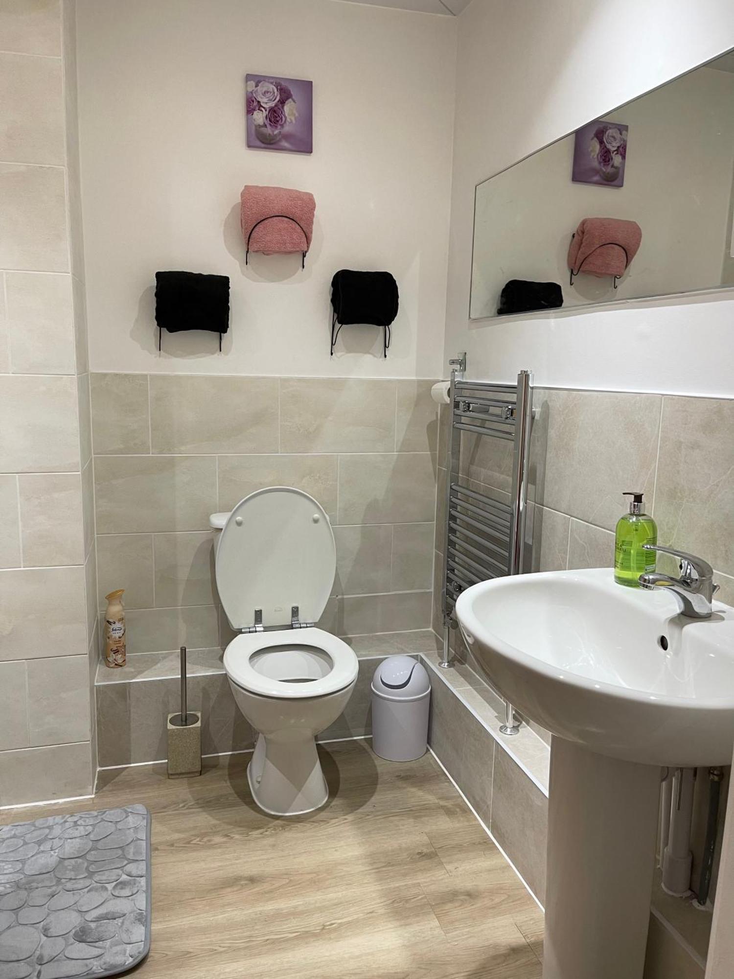 Stanton - Impeccable And Stylish 2 Bedroom Dagenham Luaran gambar